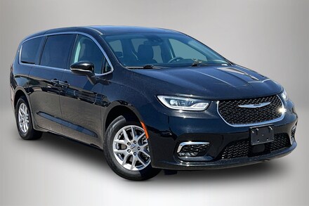 2023 Chrysler Pacifica Touring L Van Passenger Van