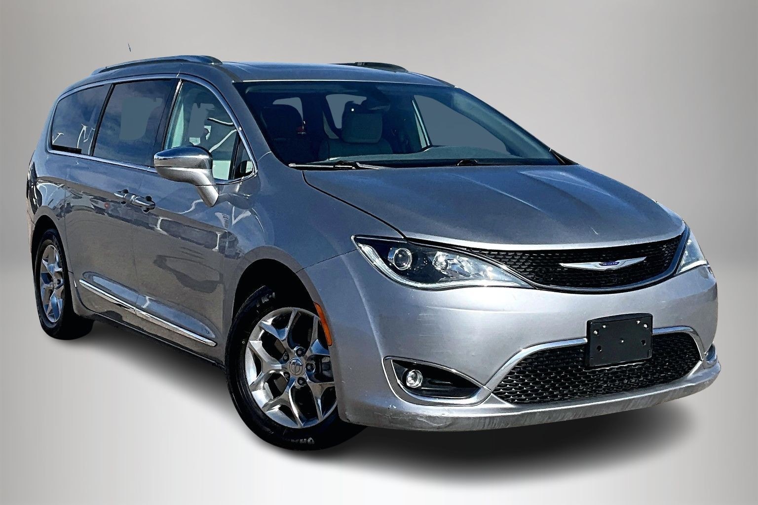 2019 Chrysler Pacifica Limited's photo