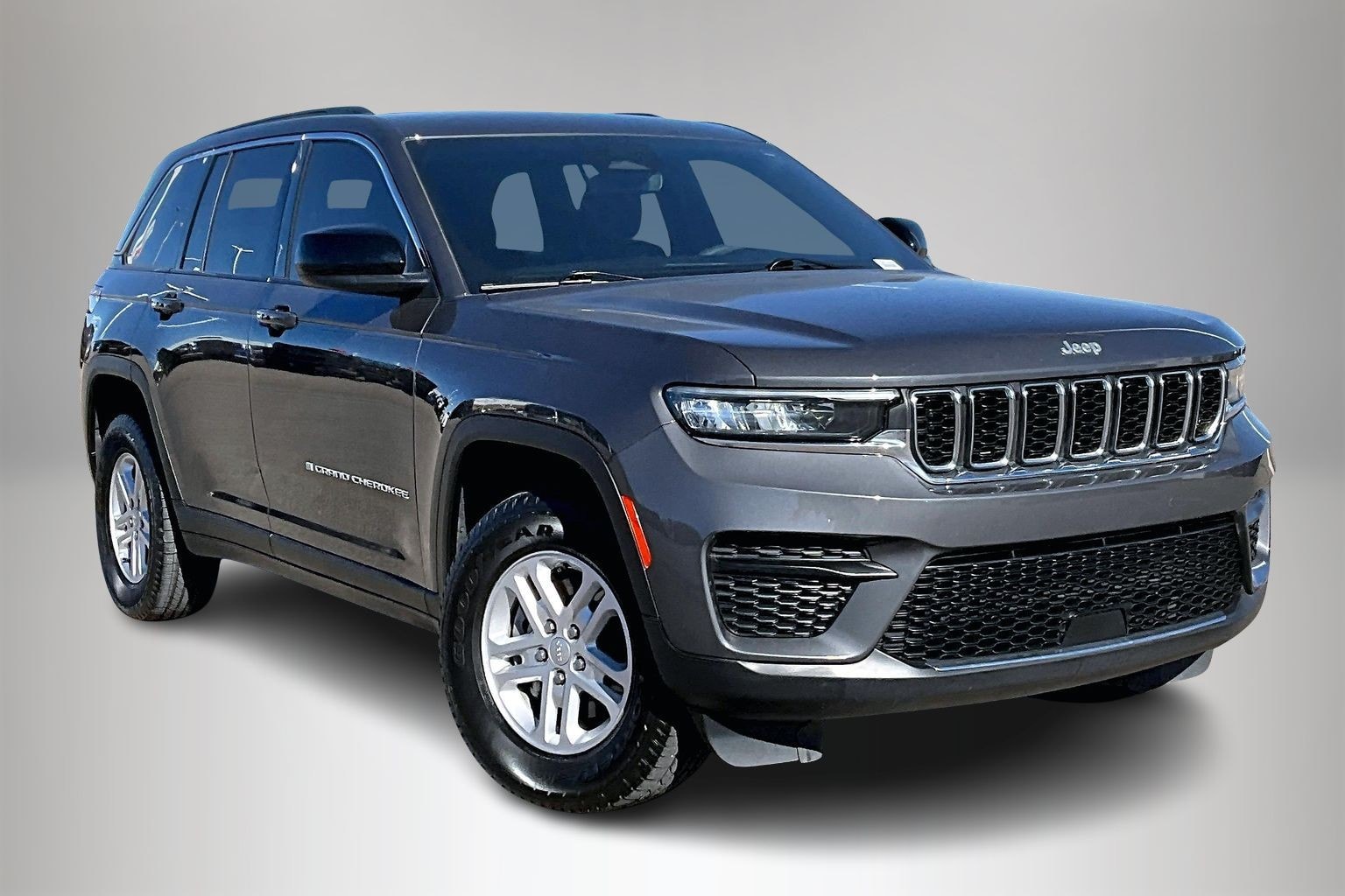 2024 Jeep Grand Cherokee Laredo's photo