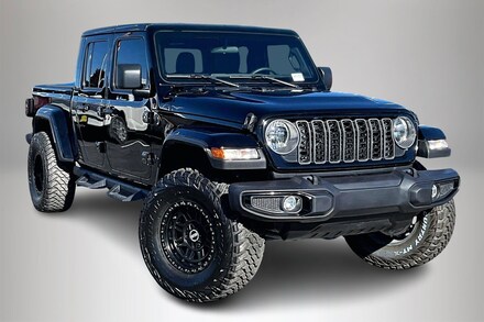 2025 Jeep Gladiator Nighthawk Truck