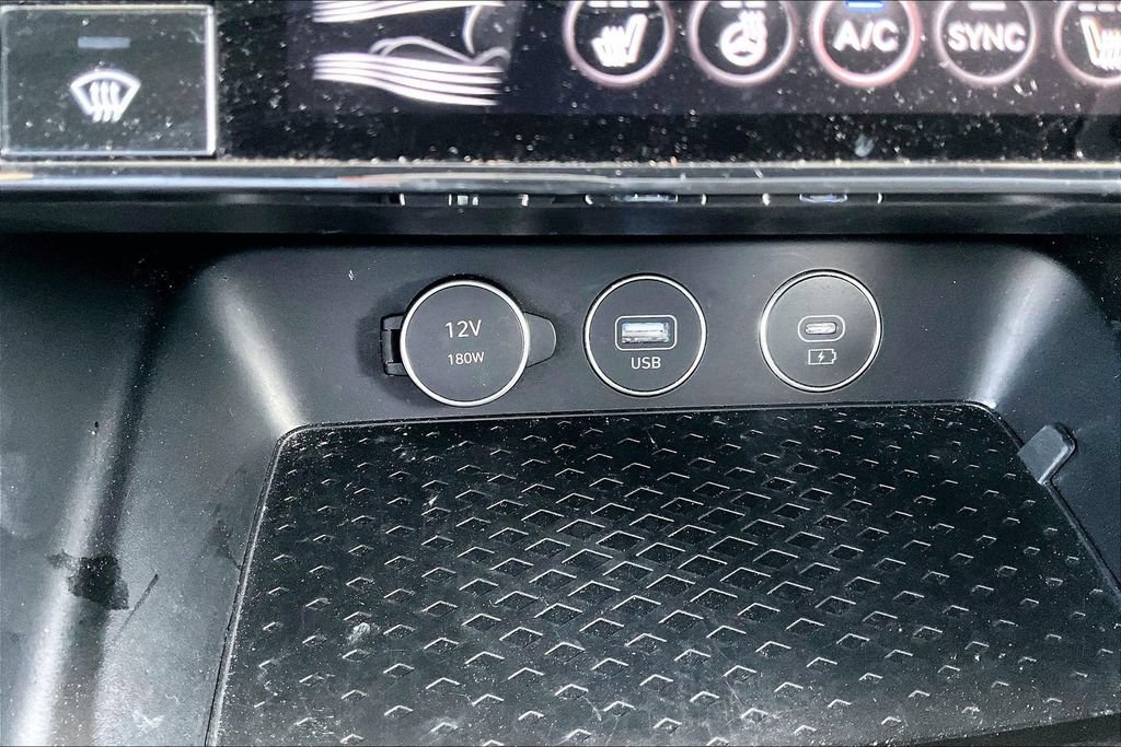 2025 GENESIS G70 Standard - Photo 16