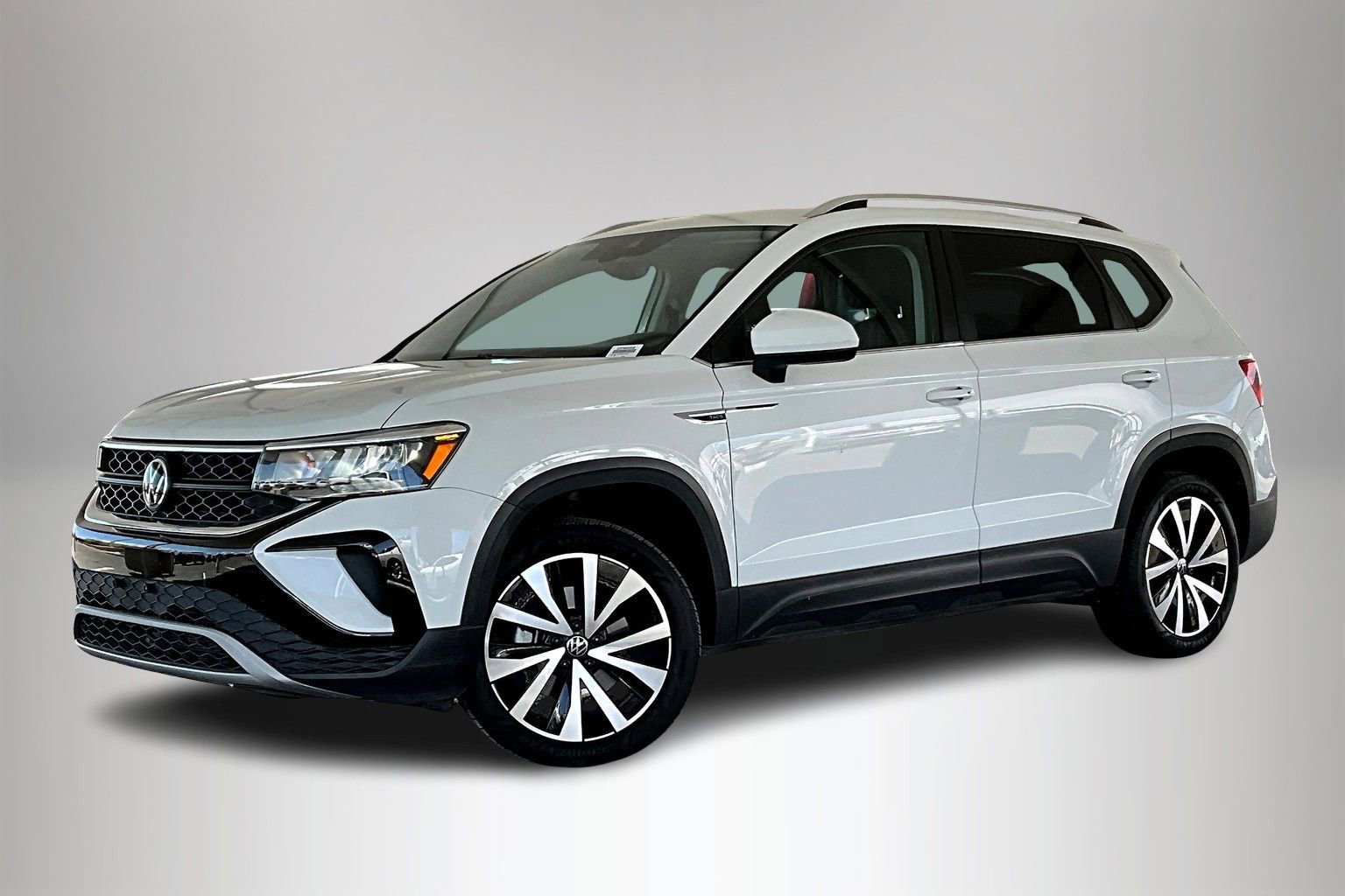 2024 Volkswagen Taos SE photo 3