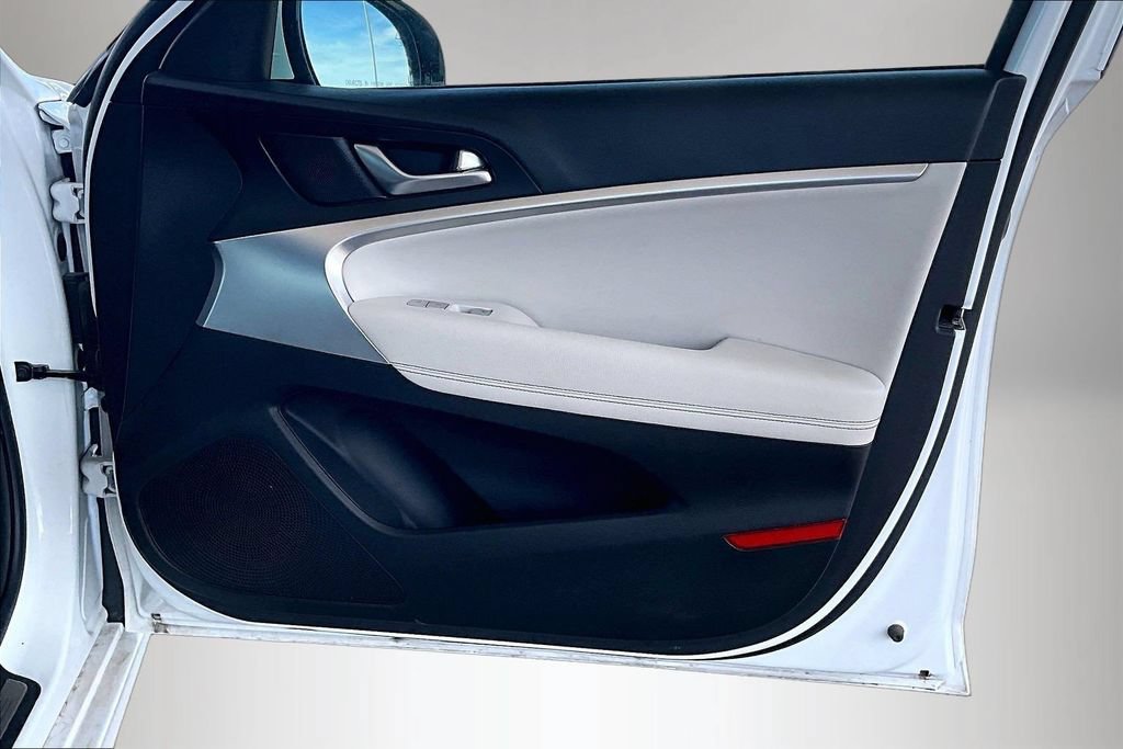2025 GENESIS G70 Standard - Photo 28