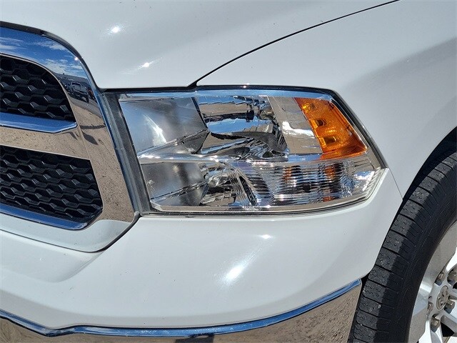 2023 Ram 1500 Classic SLT photo 4