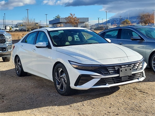 2025 Hyundai Elantra SEL's photo