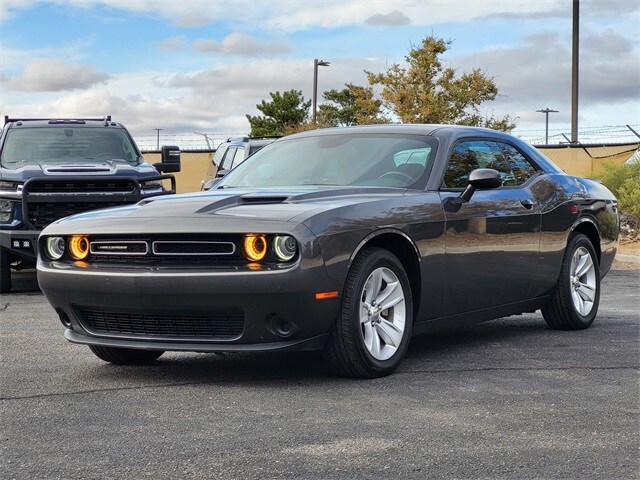 2023 Dodge Challenger SXT photo 2