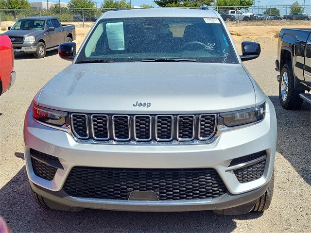 2023 Jeep Grand Cherokee Laredo photo 2