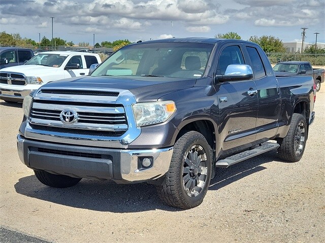 2016 Toyota Tundra SR5 photo 2
