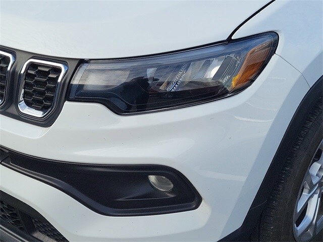 2024 Jeep Compass Latitude photo 3