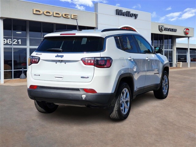 2024 Jeep Compass Latitude photo 2