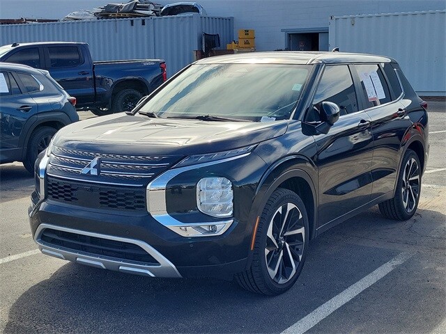 2024 Mitsubishi Outlander SE photo 3