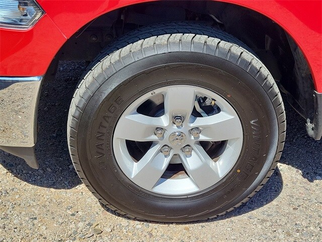 2023 Ram 1500 Classic SLT photo 4
