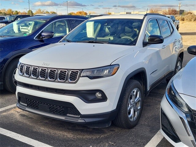 2024 Jeep Compass Latitude photo 2