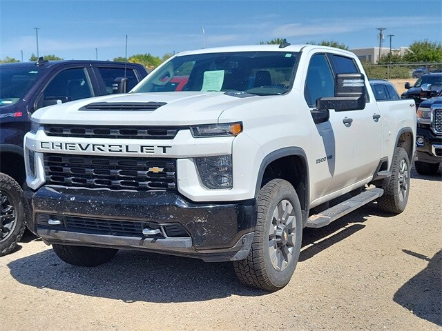2022 Chevrolet Silverado 2500HD Custom photo 2