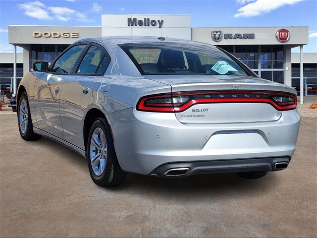 2022 Dodge Charger SXT photo 2