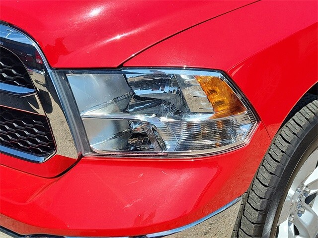 2023 Ram 1500 Classic SLT photo 3