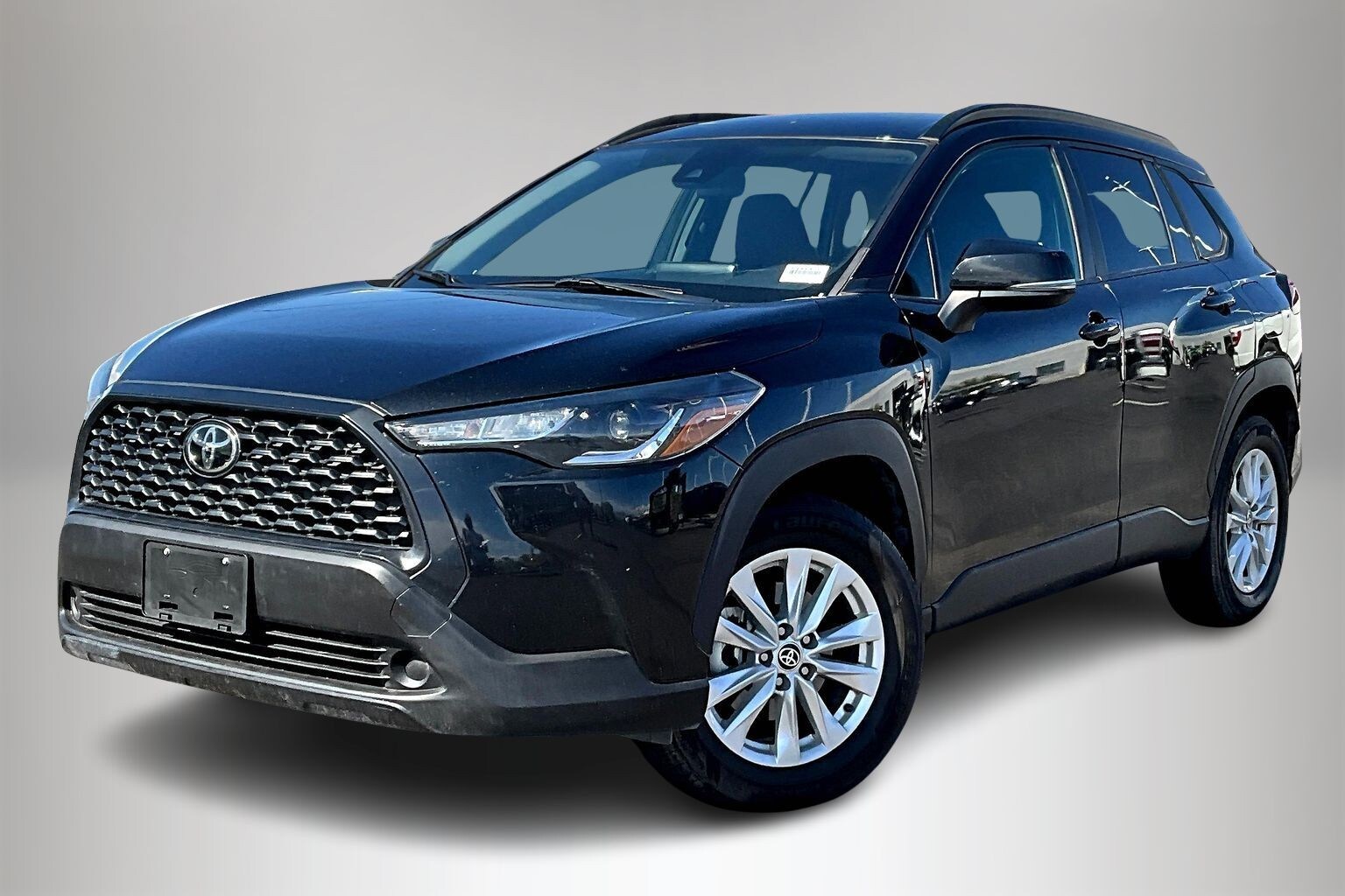 2022 Toyota Corolla Cross LE photo 3