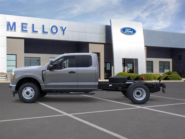 2026 Ford F-350 XLT photo 3