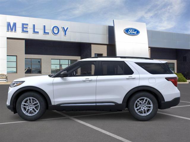 2025 Ford Explorer photo 2