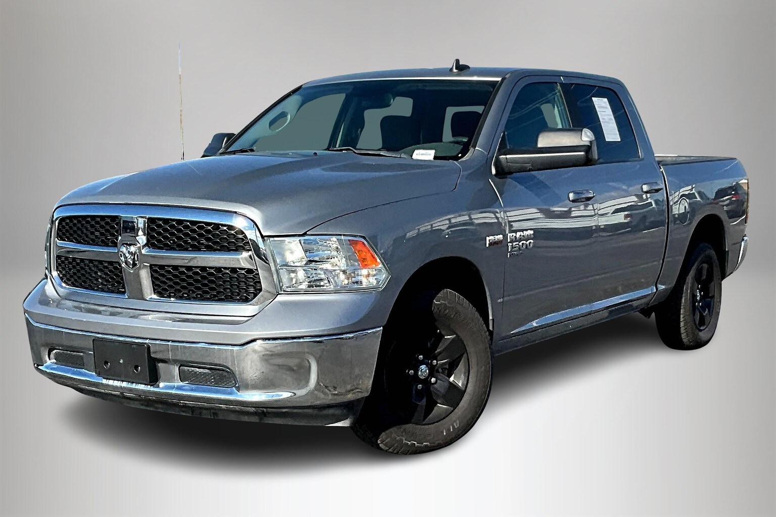 2020 Ram 1500 Classic SLT photo 3