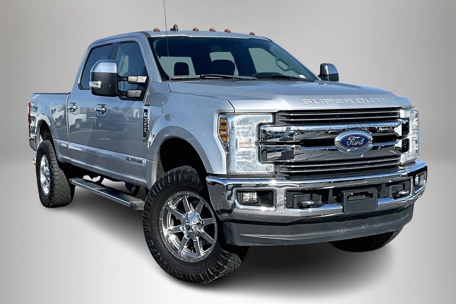 2019 Ford F-350 Super Duty Lariat's photo