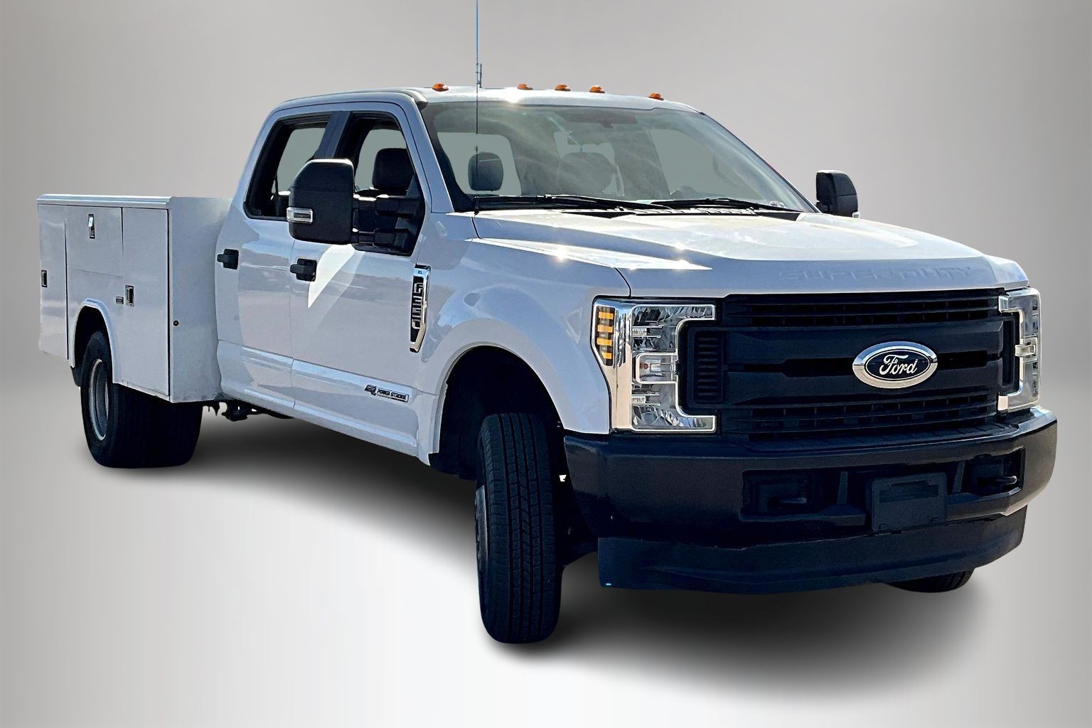 2019 Ford F-350 Super Duty Chassis Cab XL's photo
