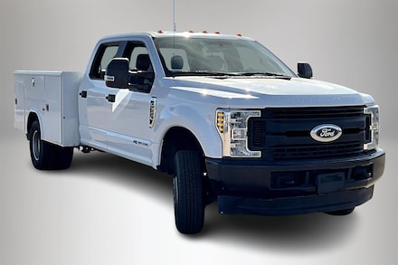 2019 Ford F-350 Chassis Truck Crew Cab