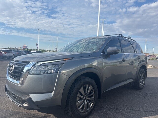 2024 Nissan Pathfinder SV photo 2