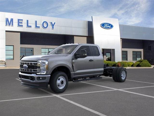 2026 Ford F-350 Super Duty Chassis Cab XLT's photo