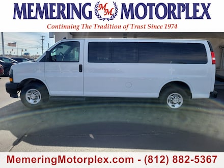 2022 Chevrolet Express Passenger 3500 1LS Van
