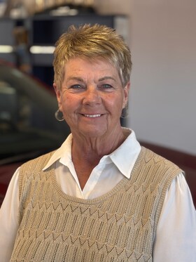 Staff member Amy Dowen from 7f06135aa9ec