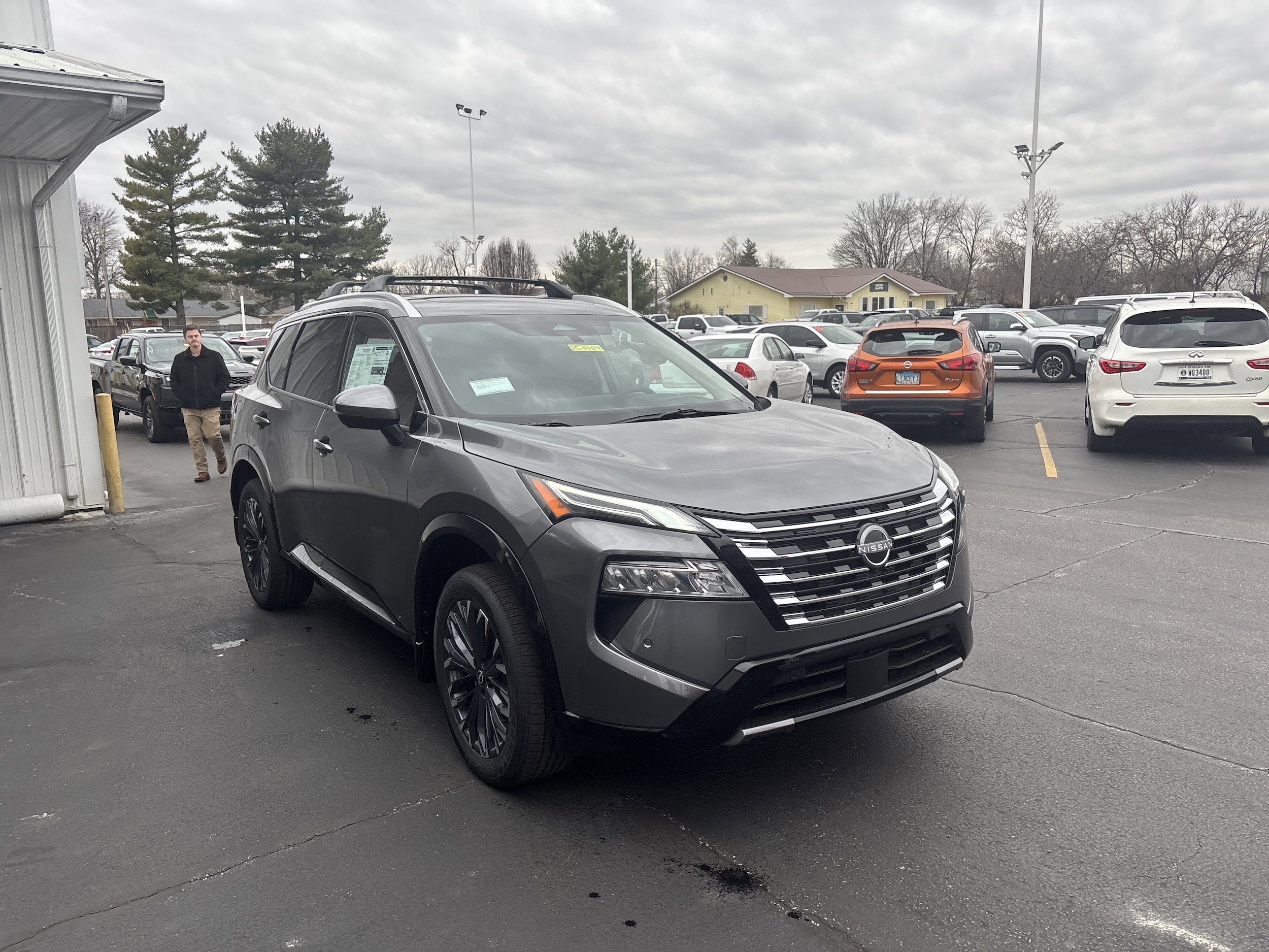 2026 Nissan Rogue Platinum's photo