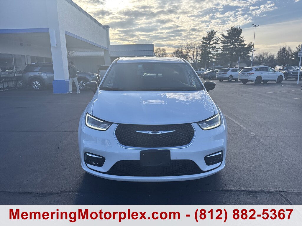 Used 2024 Chrysler Pacifica Touring L Van Passenger Van