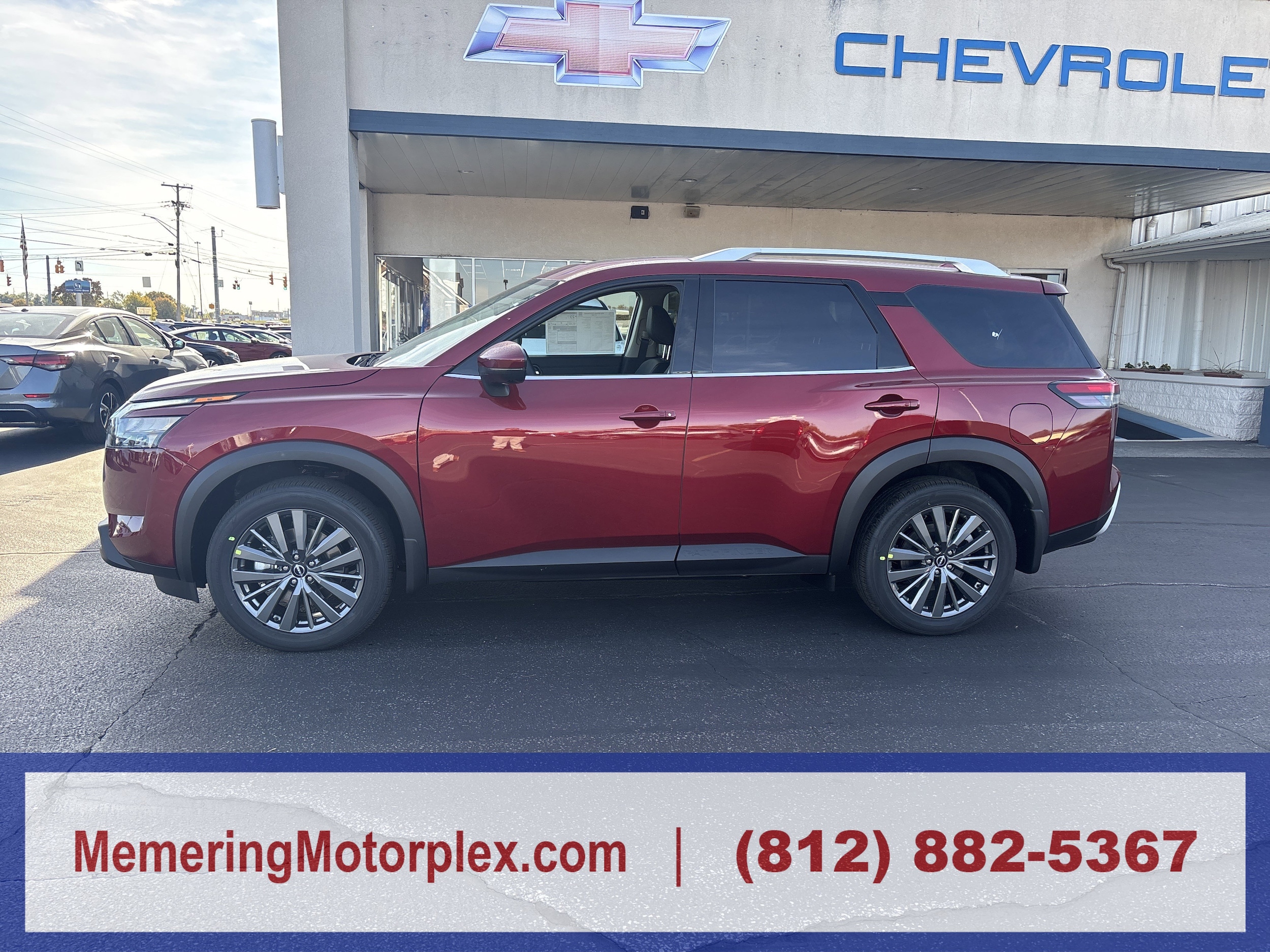 2025 Nissan Pathfinder SL's photo