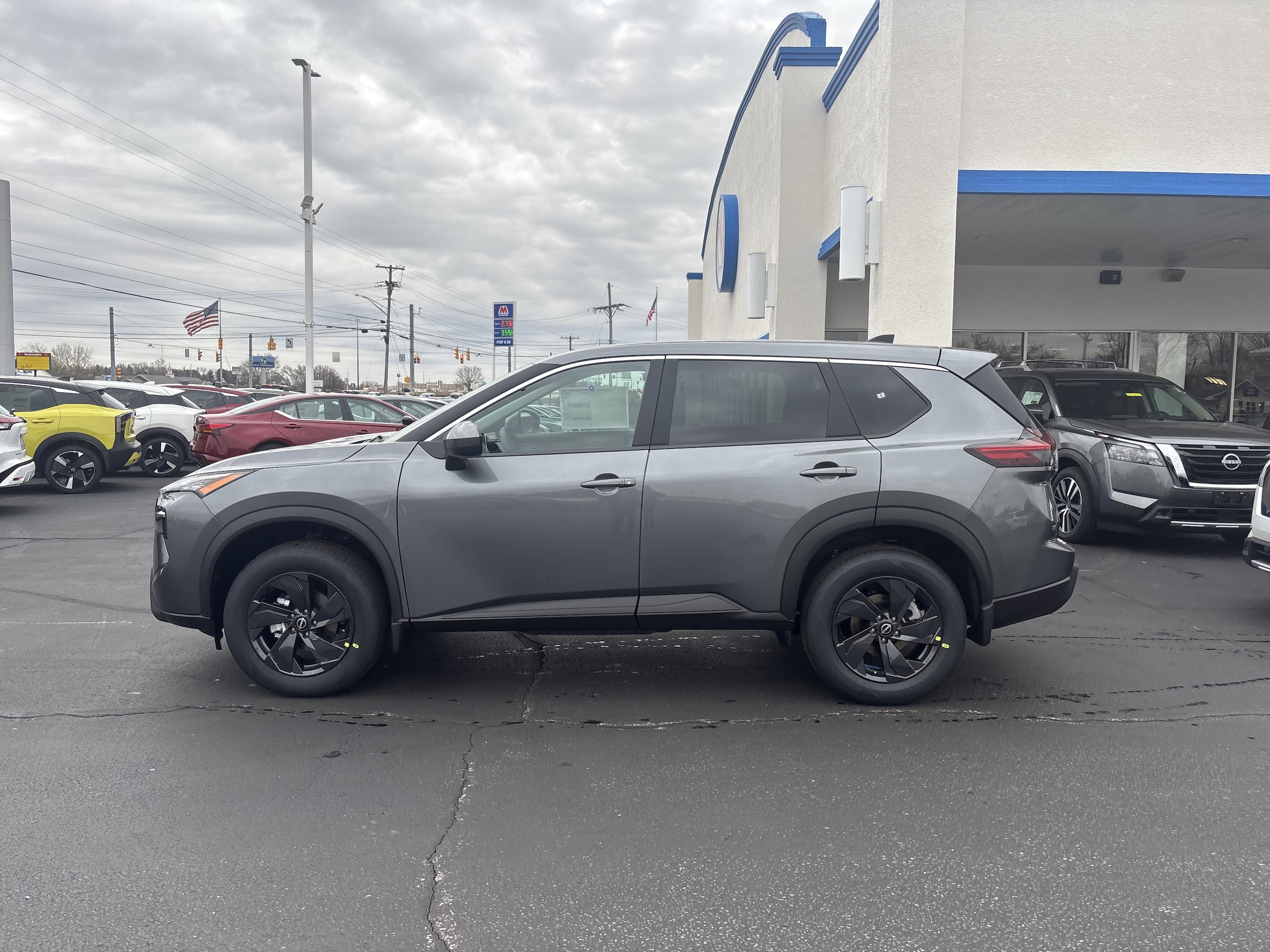 2026 Nissan Rogue SV's photo