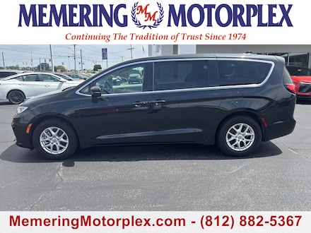 2023 Chrysler Pacifica Touring L Van Passenger Van