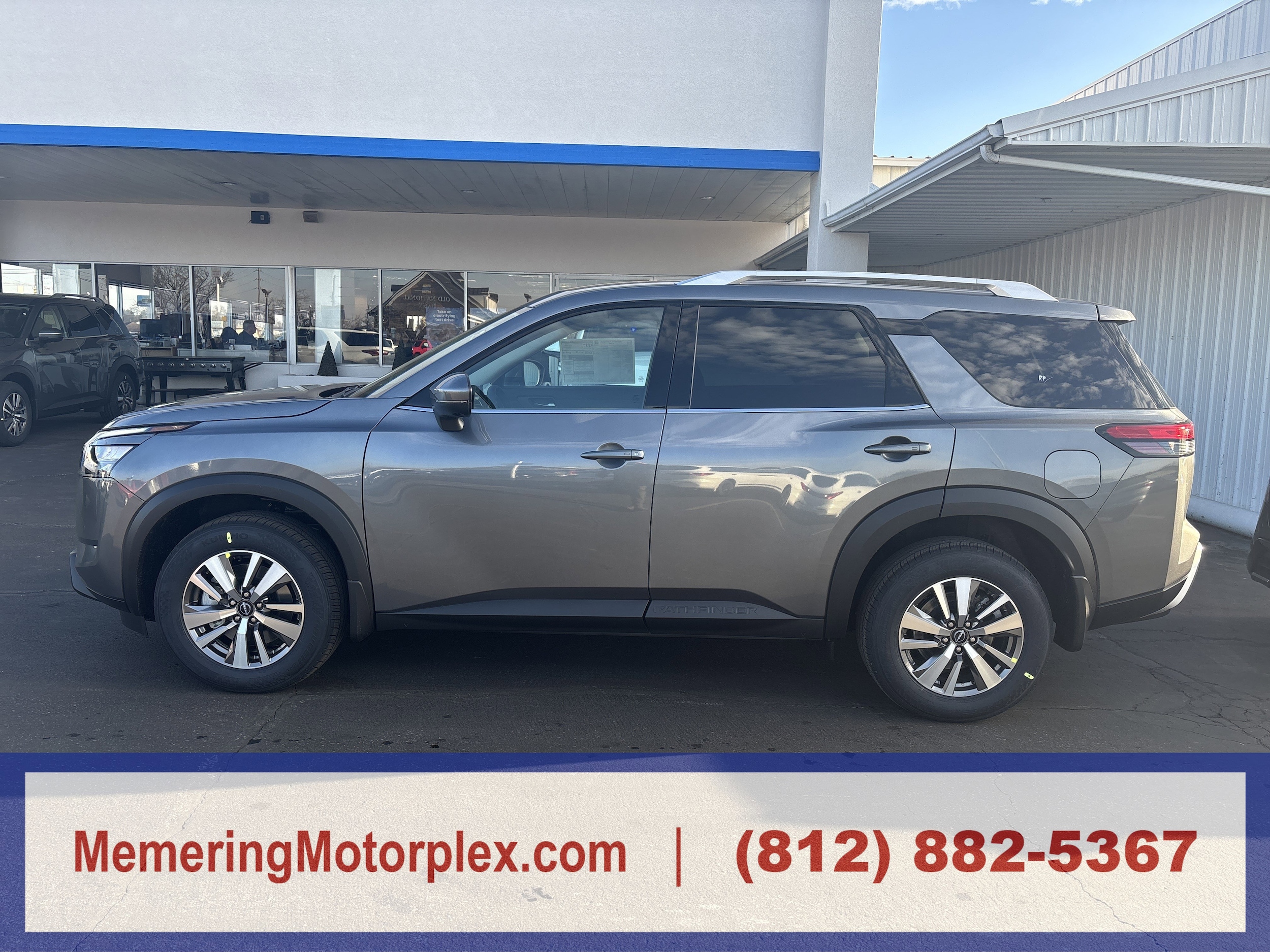 2025 Nissan Pathfinder SL's photo