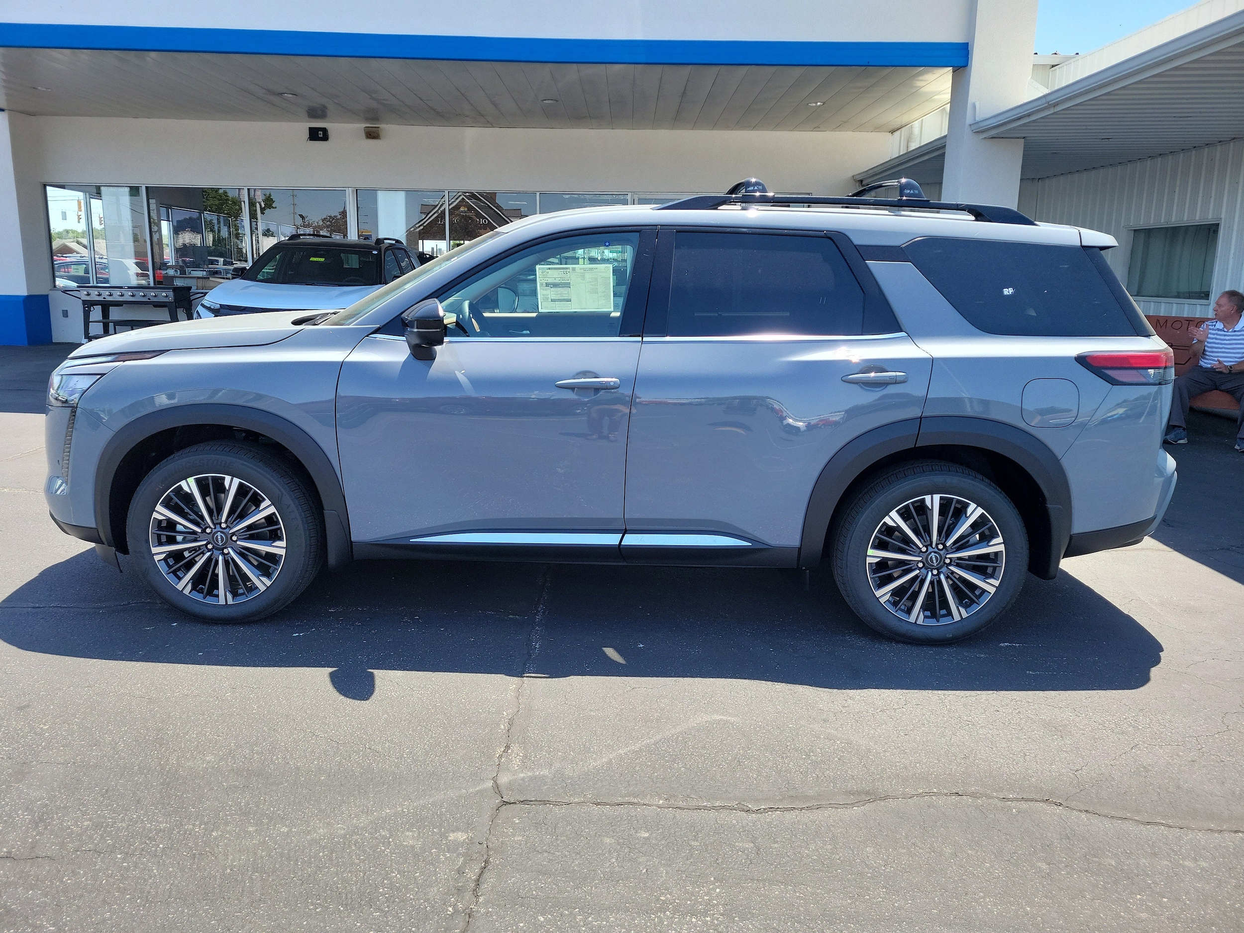 2026 Nissan Pathfinder Platinum 4WD's photo