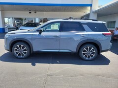2026 Nissan Pathfinder Platinum SUV