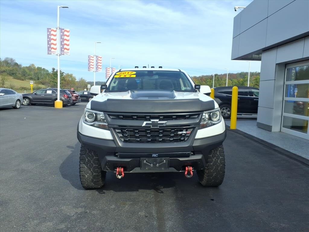 2017 Chevrolet Colorado ZR2 photo 2
