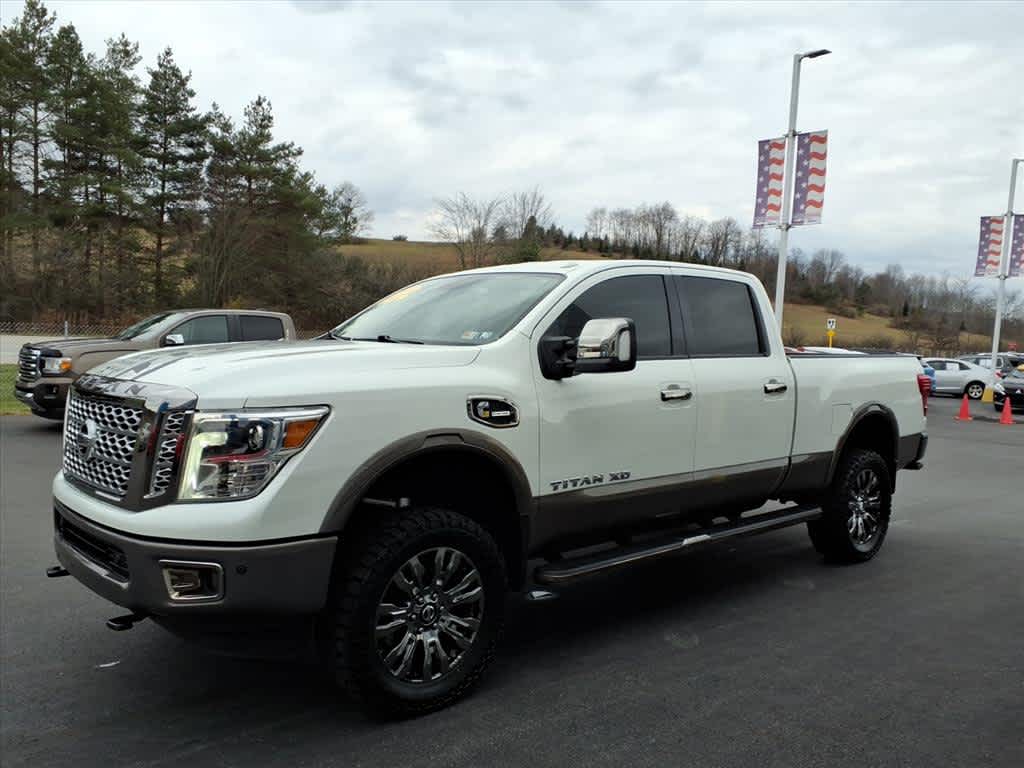 2019 Nissan Titan Platinum Reserve photo 3