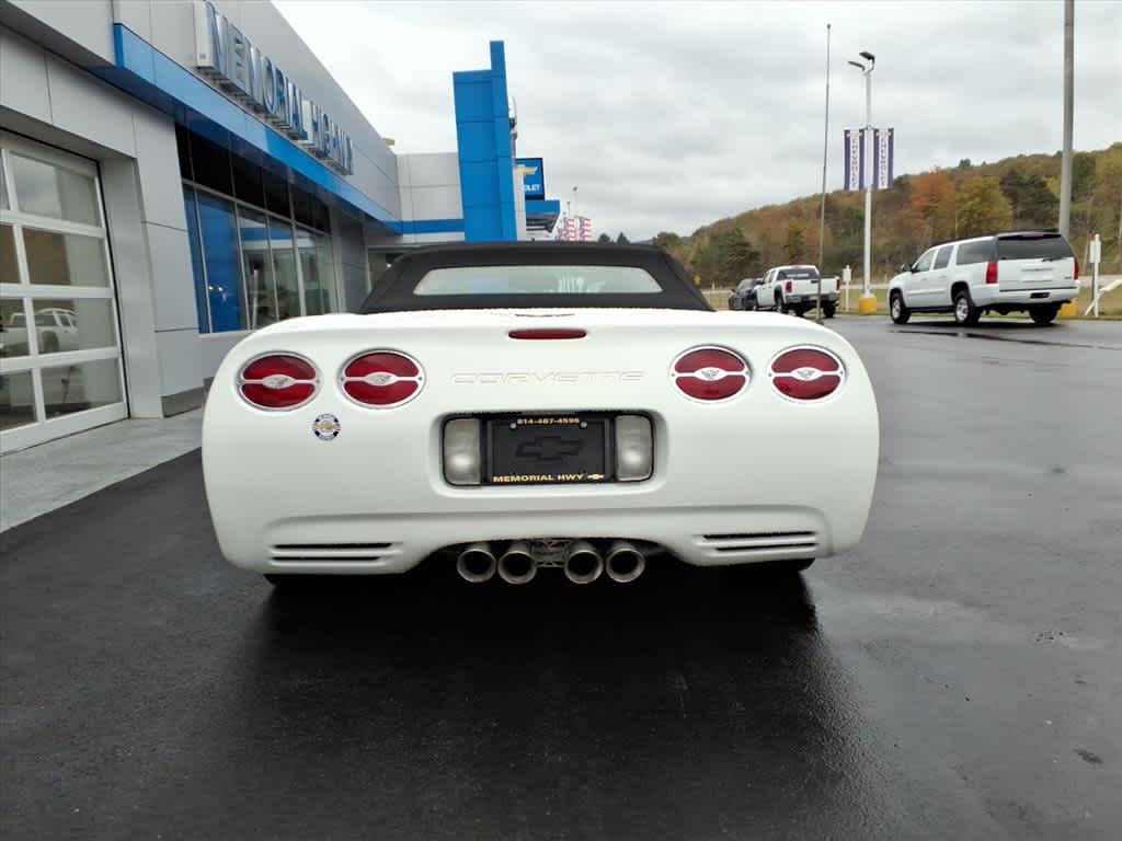 2004 Chevrolet Corvette photo 2