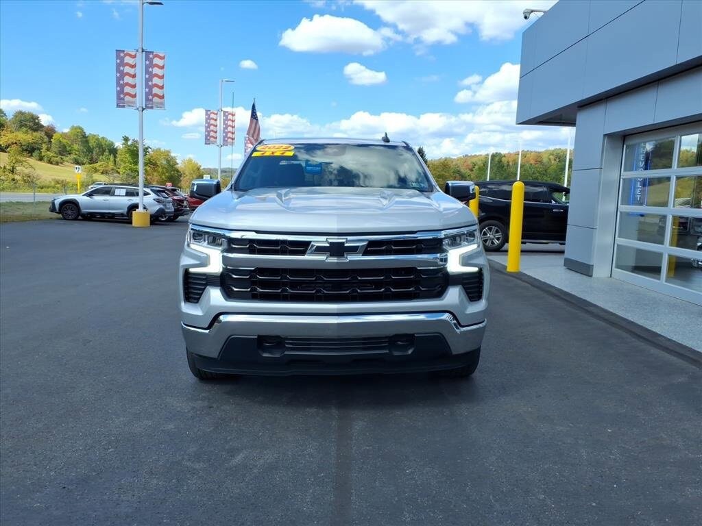 2022 Chevrolet Silverado 1500 LT photo 2