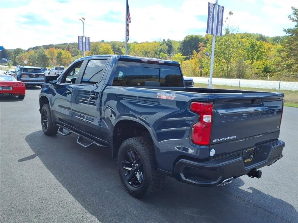 2021 Chevrolet Silverado 1500 LT Trail Boss photo 2