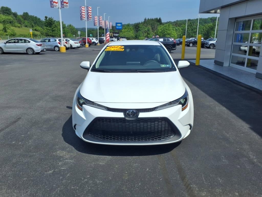 Used 2022 Toyota Corolla LE with VIN 5YFEPMAE3NP299404 for sale in Windber, PA