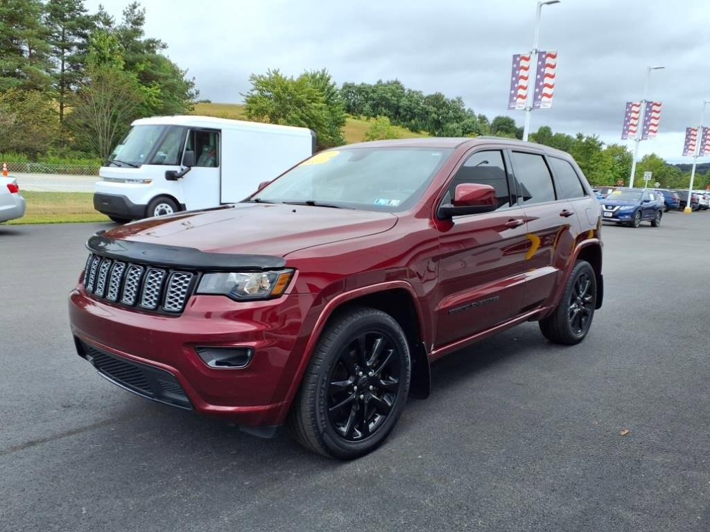 2018 Jeep Grand Cherokee Altitude photo 3