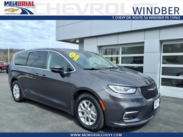 2023 Chrysler Pacifica Touring L's photo