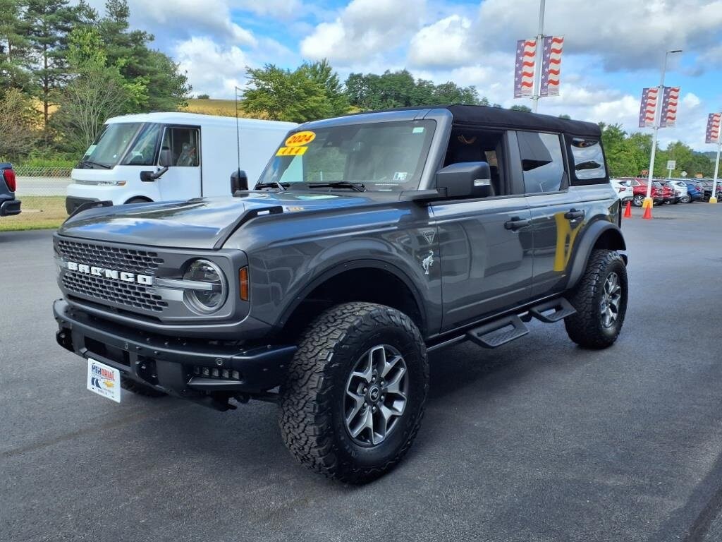 2024 Ford Bronco Badlands photo 3