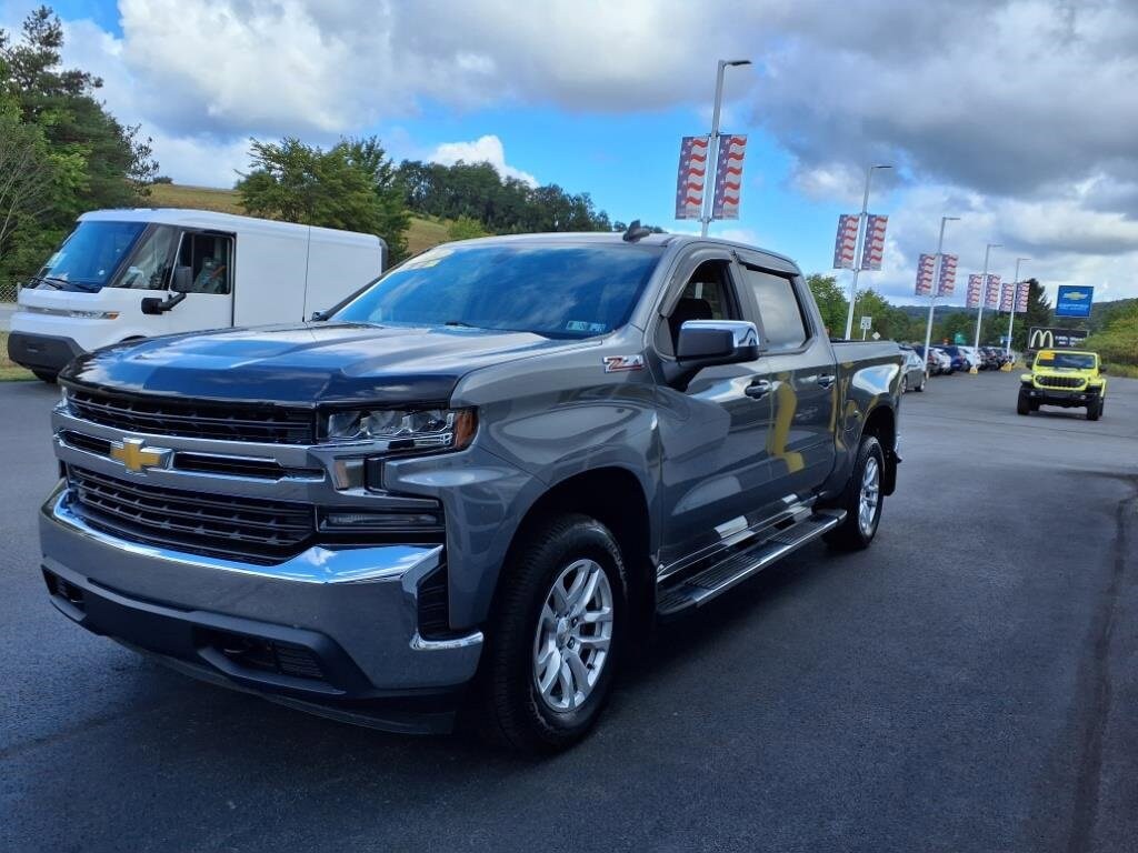 2022 Chevrolet Silverado 1500 LT photo 3