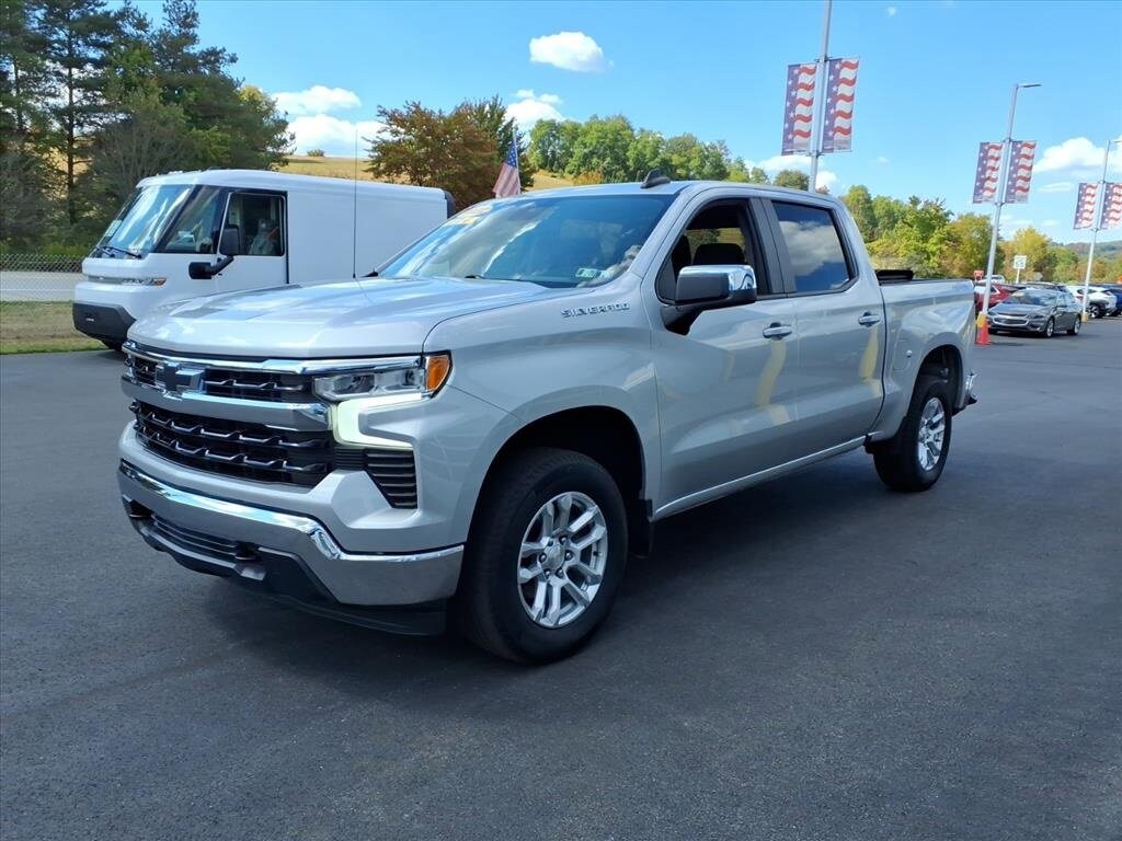 2022 Chevrolet Silverado 1500 LT photo 3